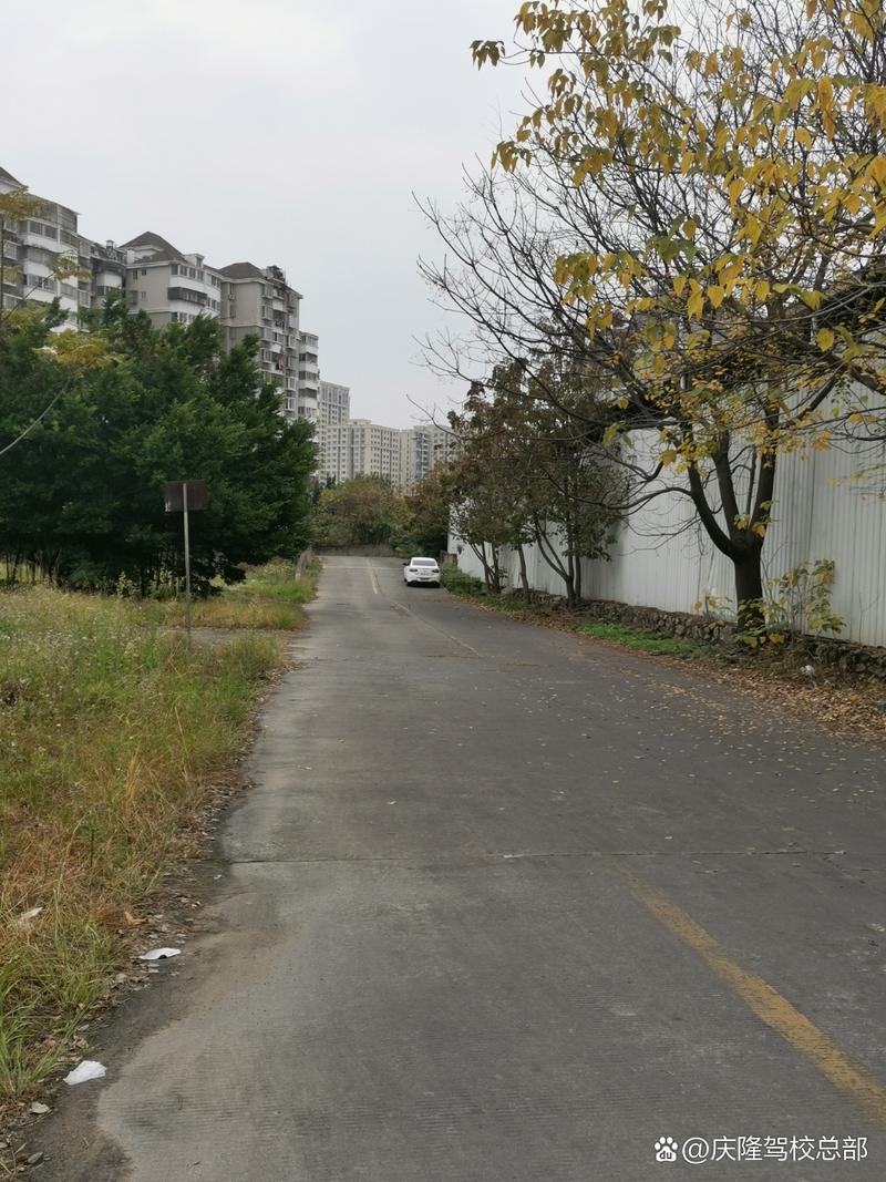 福州考驾照注意事项: 报名驾校应该注意什么: 1.驾校资质:正规. 2.练