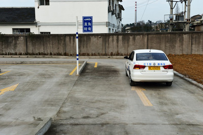 驾校